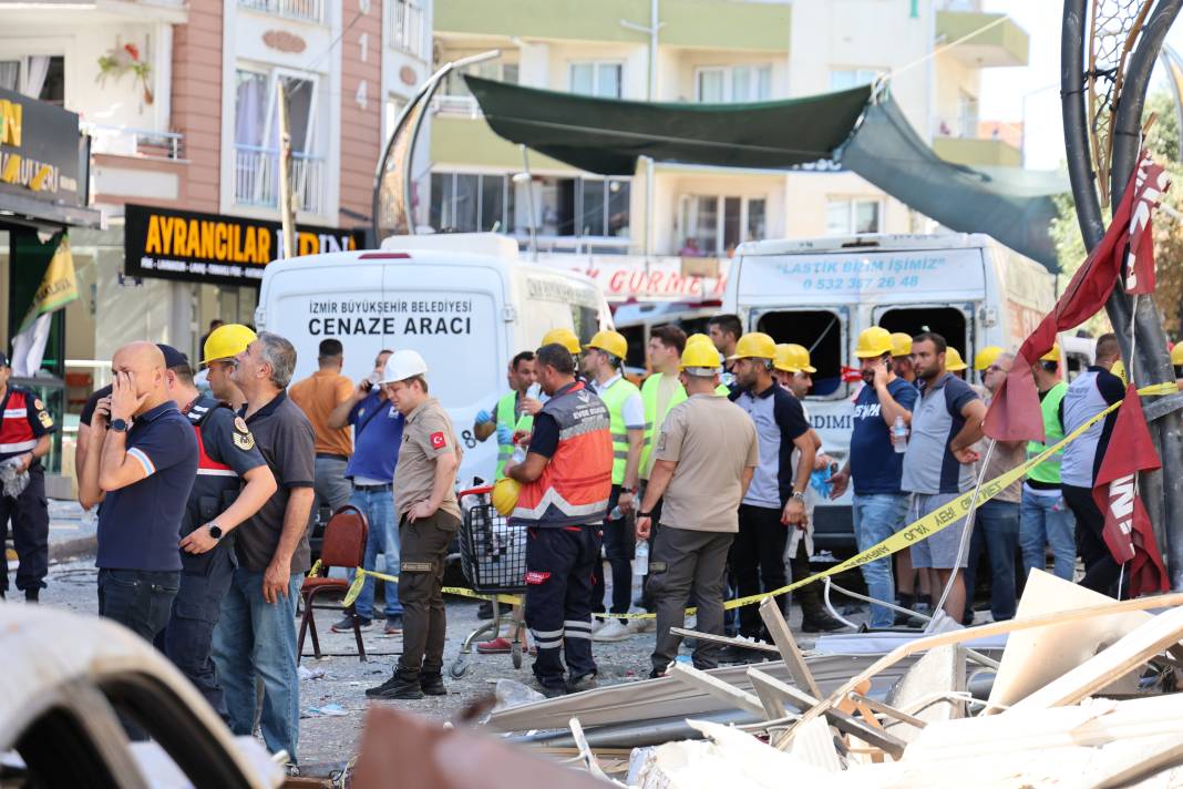 İzmir’deki faciada kahreden detaylar: Kimi kendine ayakkabı bakıyordu kimi pazara gidiyordu 40